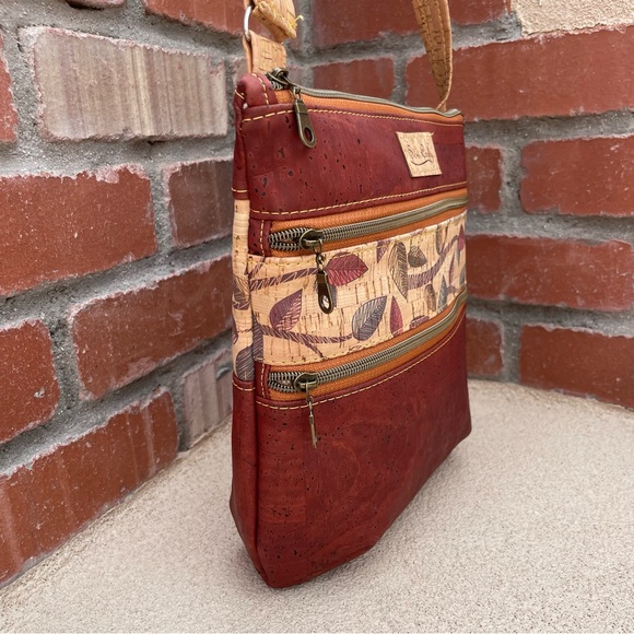 🆕Sew Corky Artisian Zip Crossbody Cork Handbag in Brick Leaf Pattern - Picture 4 of 9